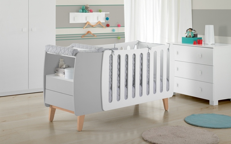 Drevená postieľka rastie s dieťaťom