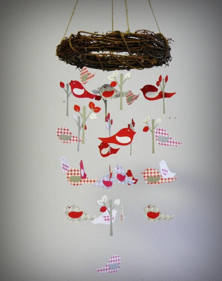 detsky-mobilny-vyrobok-si-drotak-papier-vtaky-cervene-skontrolovane-vrbove vence