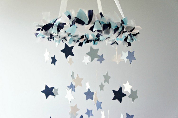baby-mobile-do-it-yourself-tinker-paper-stars-dark-blue-light-blue-white