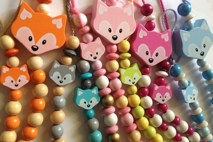 Cumlík-reťaz-urob si sám-drevené-korálky-motív-korálky-líščie-farby
