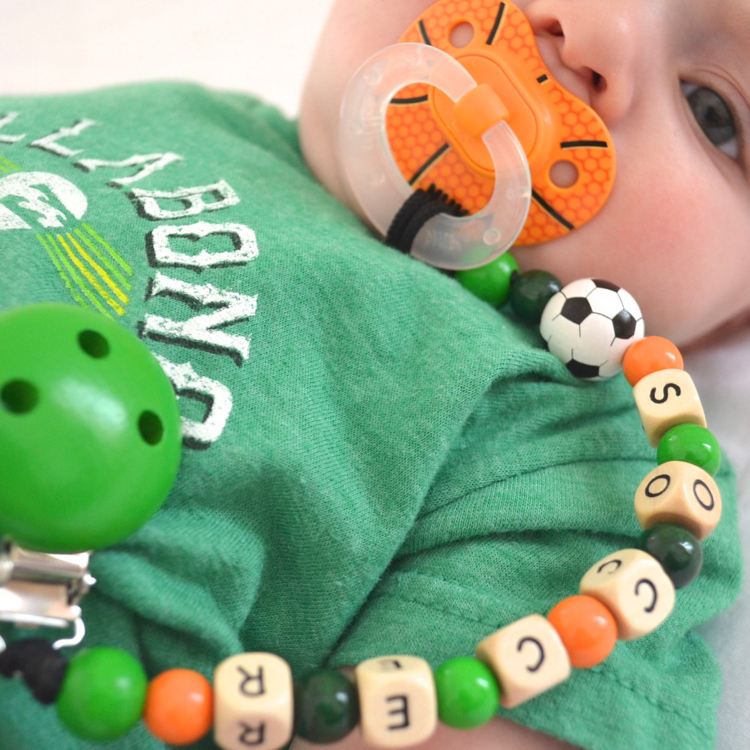 Cumlík-reťaz-urob si sám-chlapec-futbal-motív