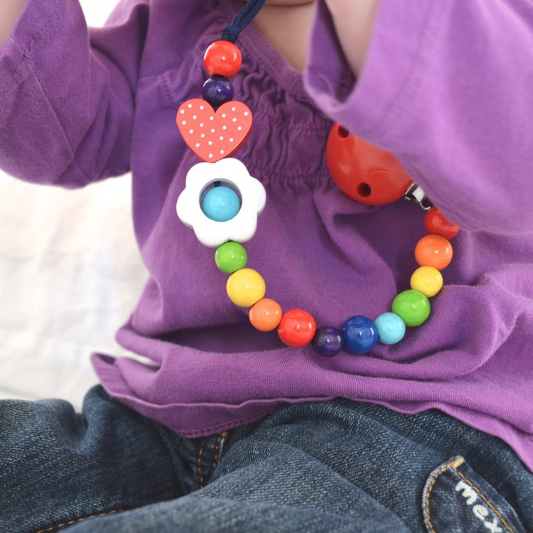 Cumlík-reťaz-urob si sám-drevené-korálky-dúhové farby