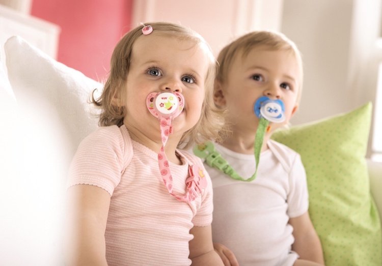 Vyrobte si atrapu reťaze z látky-dievča-chlapec