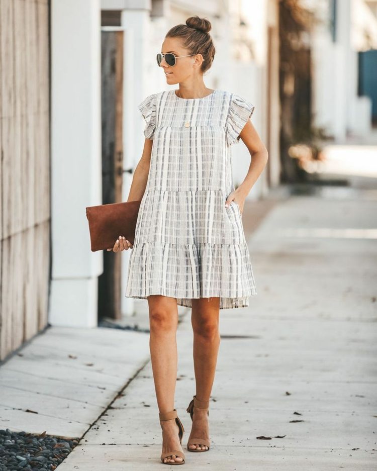 Letné nápady na oblečenie do kancelárie kombinujú šaty s nafúknutými rukávmi