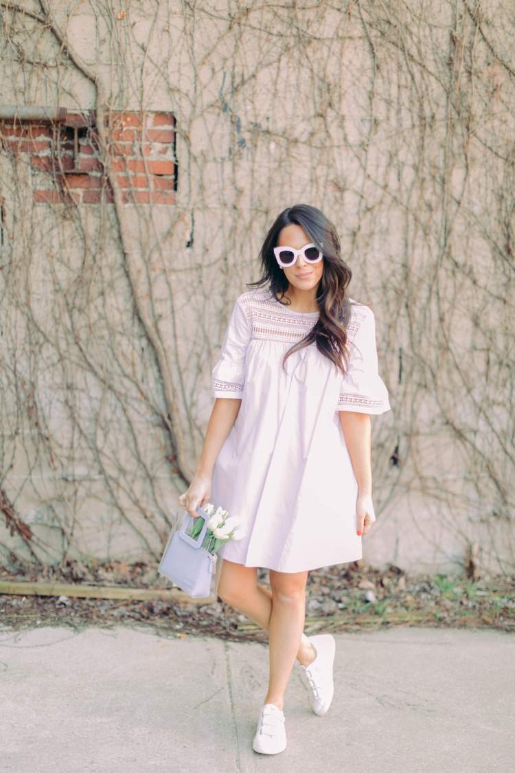 Šaty Babydoll kombinujú nápady na letné outfity s módnymi trendmi pre ženy