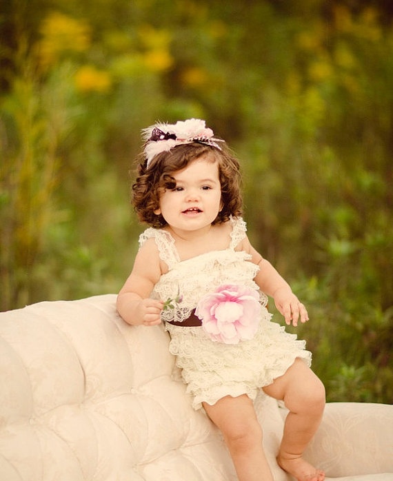 detské módne dievčenské čipkované šaty krémový biely kvetinový opasok baby-fashion-girl-krajkové-šaty-krém-biely-kvetinový opasok