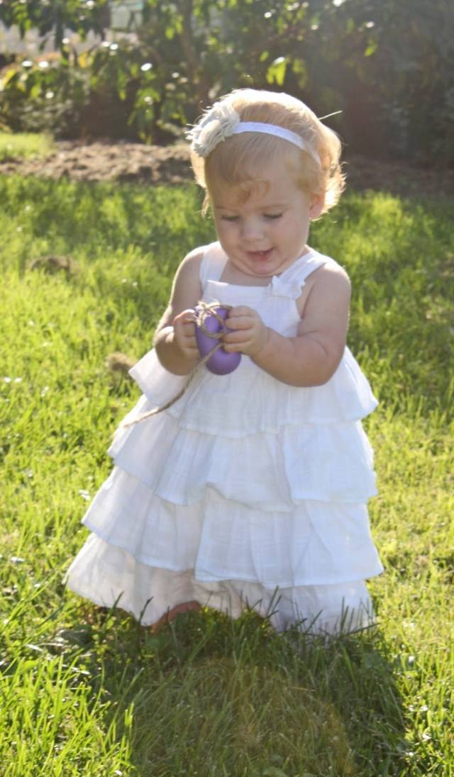 batoľa dievča oblečenie nápady sundress biely vlasový pás batoľa-dievča-outfit-nápady-sundress-biela-čelenka