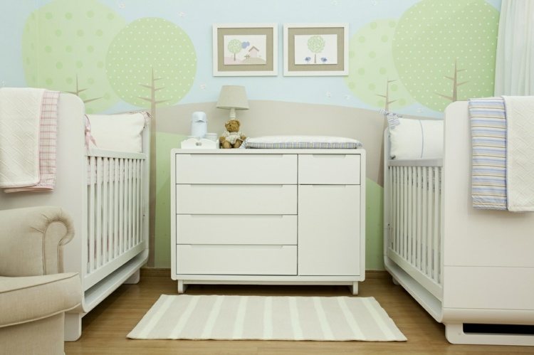 detská izba-dvojičky-zelená-modrá-podlaha-modrá-nástenná maľba-krajina-stromy