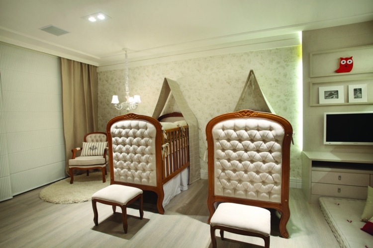 detská izba-dvojičky-čalúnenie-prešívaný vzor-taburetka-baldachýn posteľ-príborník