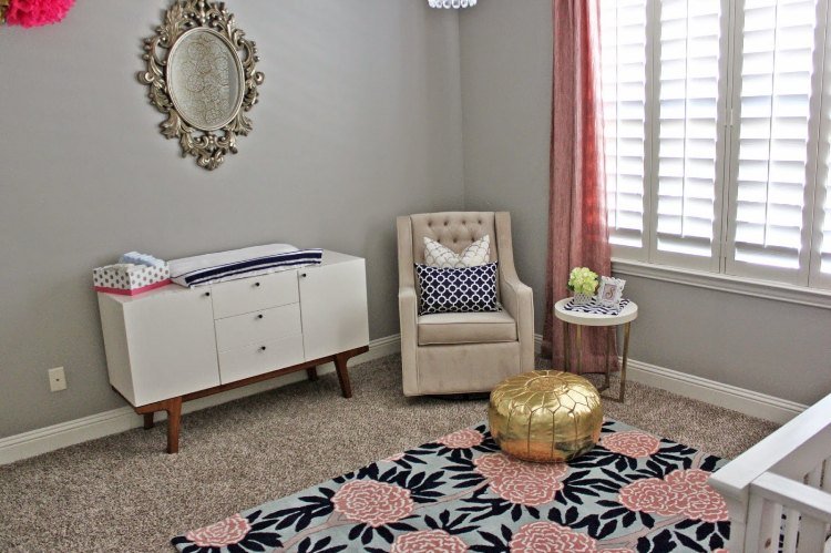 vintage dizajn detskej izby sivoružové nástenné zrkadlo barrock