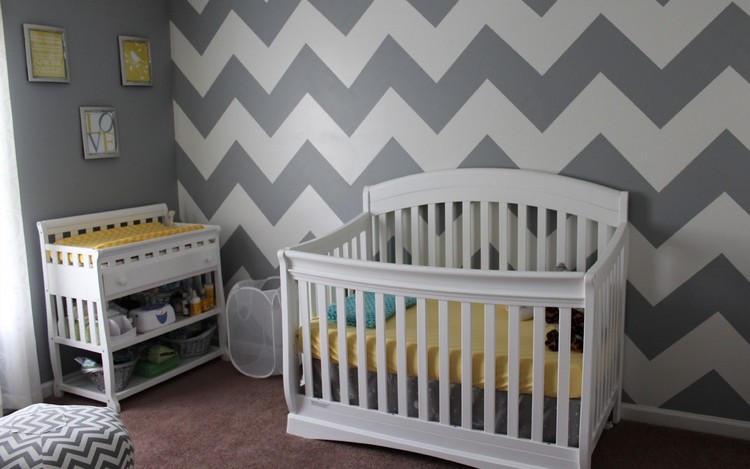 detská izba sivý biely dizajn steny chevron vzor biely nábytok