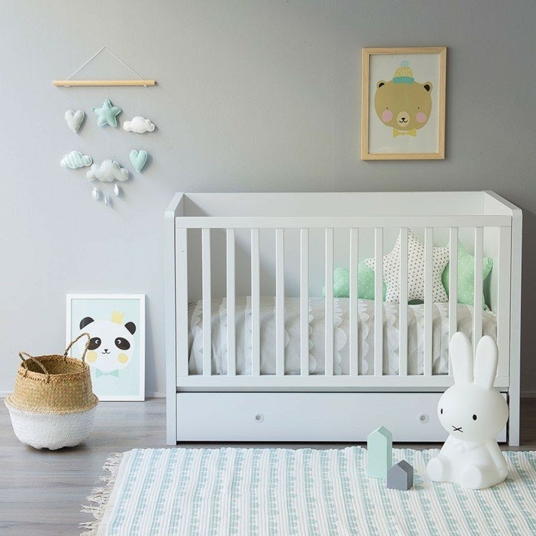 detská izba v mätovej a sivej stene dekorácia obrázok mraky hviezdy stena sivá