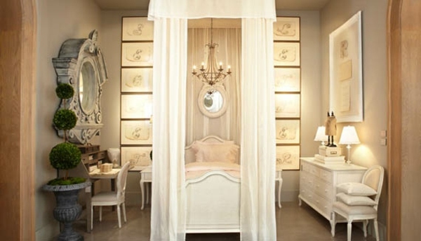 Elegantná dievčenská izba s posteľou s baldachýnom Elegantný dizajn dievčenskej izby s posteľou s baldachýnom