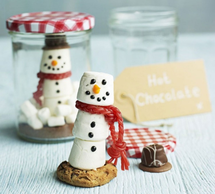 Pečte sušienky a navrhnite ich pomocou snehuliaka Upečte vianočnú nádobu na snehuliaka-jedlé-marshmallow-snehové gule