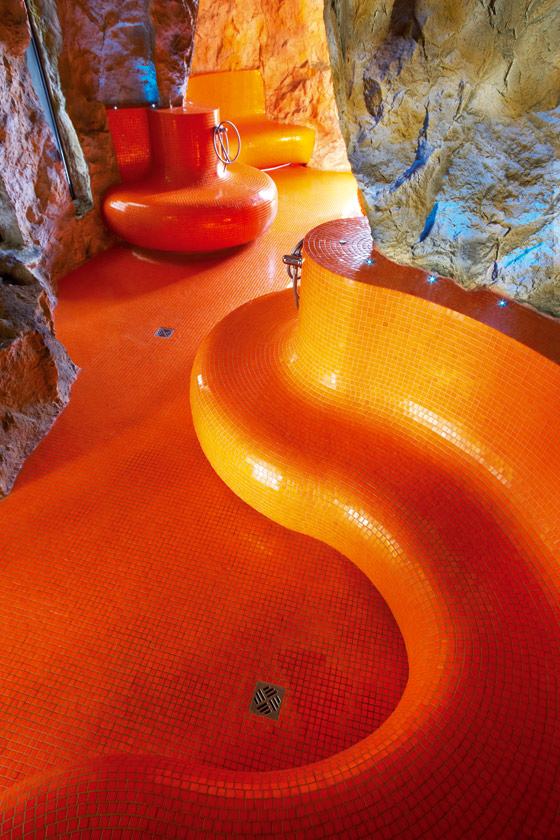 moderný zaujímavý interiér - kúpeľňa v hoteli