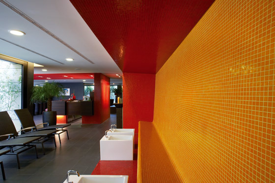 dvojfarebné foyer v kúpeľnom hoteli v Taliansku