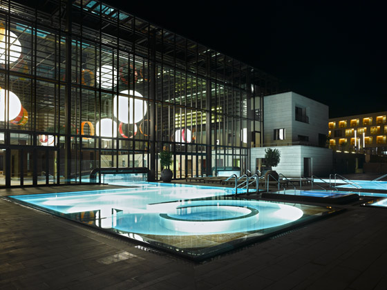 moderný bazén v kúpeľnom hoteli