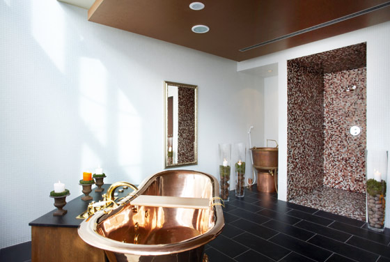 elegantný zlatý dizajn kúpeľne