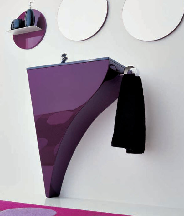 umývadlo so základňou vo forme fialového románu toaletný stolík vo forme fialového románu