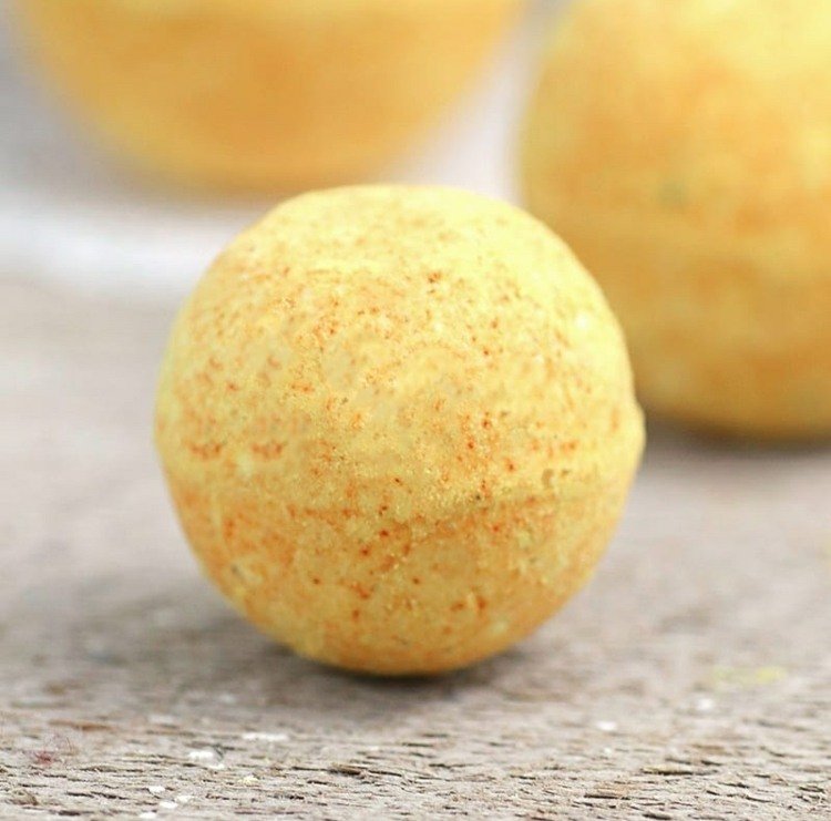 Bomby do kúpeľa vhodné pre deti s citrónom namiesto kyseliny citrónovej v akejkoľvek farbe