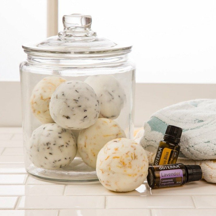 Vyrobte si guličky do kúpeľa sami, pomarančovú kôru s vôňou sklovito-esenciálneho oleja