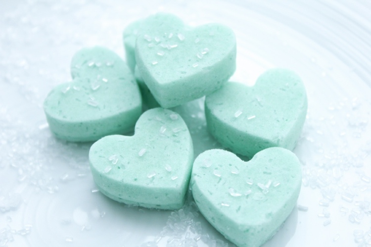 Vyrobte si-kúpele-gule-zelený-tvar-srdce-kamienky-rozdajte