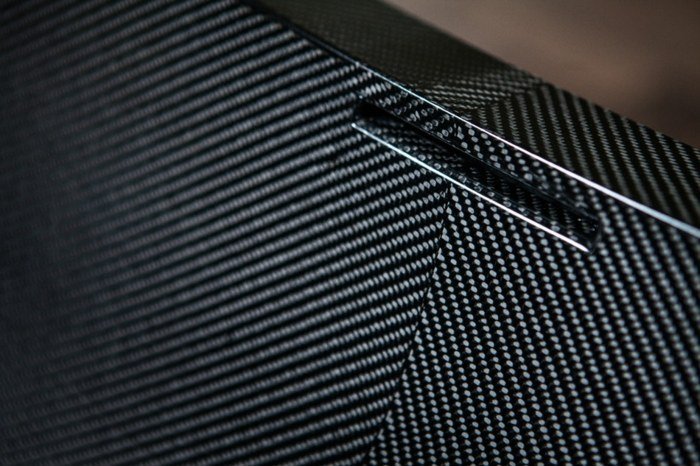 Vaňa a umývadlo - nápad vyrobený z ľahkého uhlíkového materiálu od Splinter Works vaňa a umývadlo čierne svetelné prevedenie z uhlíkových vlákien