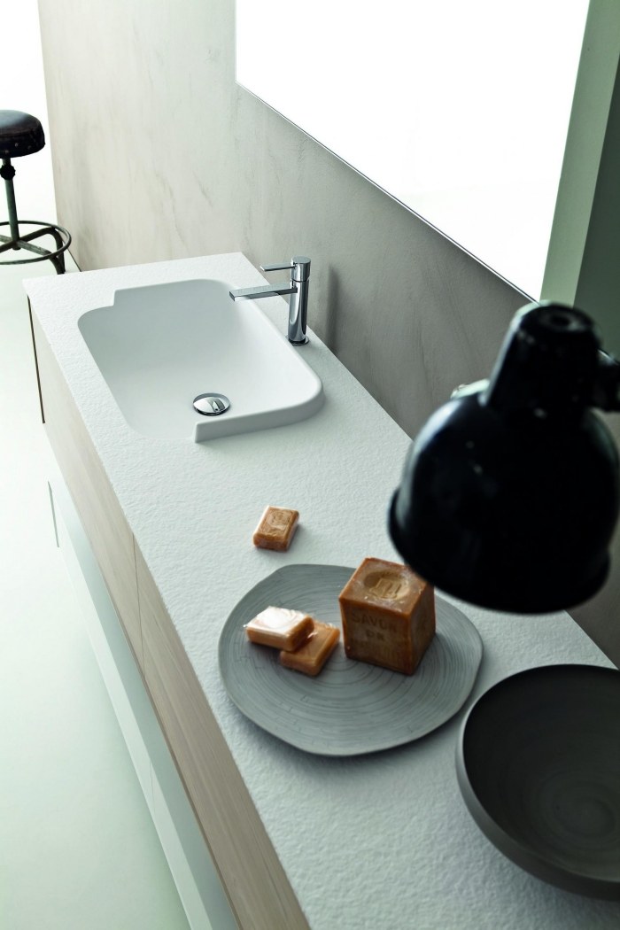 Umývadlo-stôl-v-modernom štýle-lakované-zásuvky-zrkadlové-dvere-umývadlo-zvýšená hrana