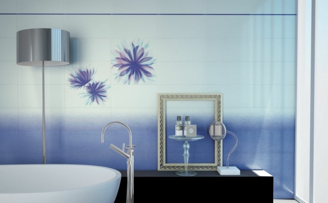 Zlatá farba-rám-dekorácia-modré-tóny-dlaždice-podlahová lampa