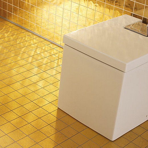 zlatý zrkadlový obklad kúpeľňový nápad Zrkadlové obklady moderný dizajn kúpeľne