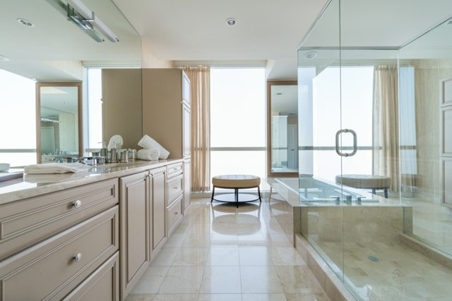 Sprchovací kút drevená skrinka zrkadlo veľké