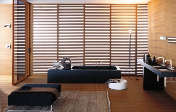 moderná kúpeľňa čierny kúpeľňový nábytok dlažba s dreveným vzhľadom nápady do kúpeľne moderná kúpeľňa čierny kúpeľňový nábytok drevený vzhľad dlaždíc