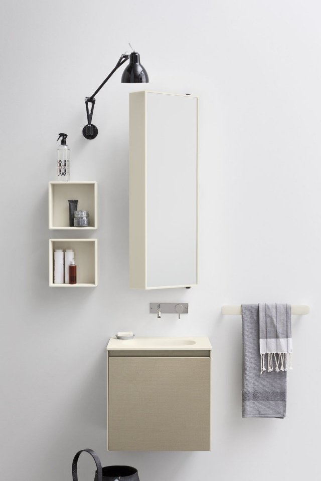 moderná-kúpeľňa-zrkadlo-skrinka-bočné-výsuvy-funkčné-corian-drez