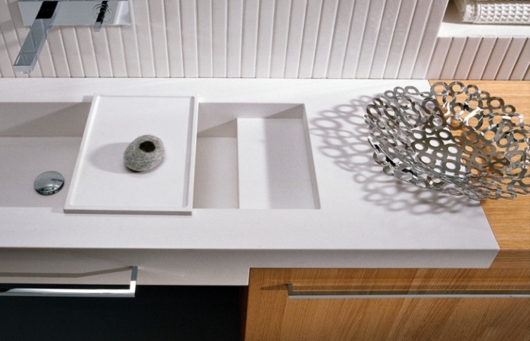 Kúpelňový nábytok-vstavaná skriňa z umývadla-dubového dreva