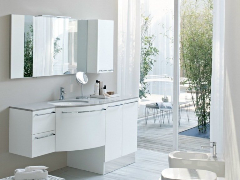 Moderný kúpeľňový nábytok - spodná skrinka v bielej farbe Kúpelňový nábytok-biele-nápady-umývadlo-spodná skrinka-zrkadlová skrinka