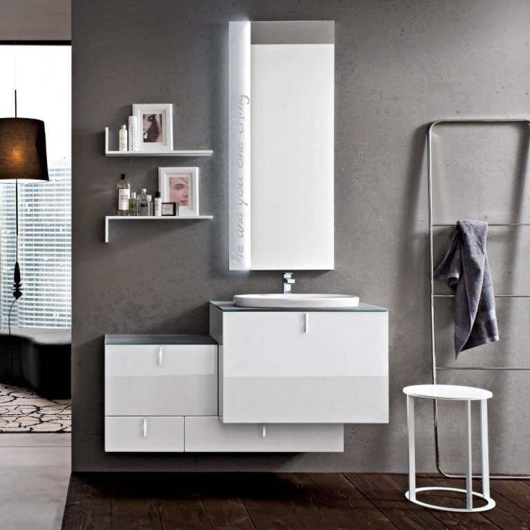 Moderný kúpeľňový nábytok - nástenné zrkadlo s osvetlením Kúpelňový nábytok-biele-nápady-zrkadlo-osvetlenie