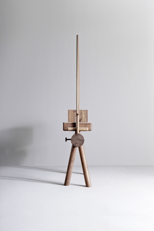 Kúpelňový nábytok-umývadlový stôl, voľne stojaca kanaletka z orechového dreva