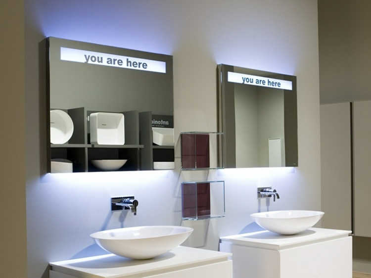 Zrkadlový počítačový systém do kúpeľne v zadnej časti super nápad