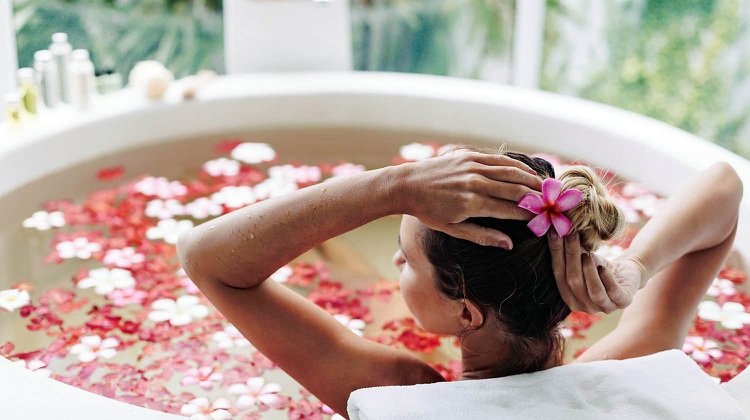 Vyrobte si vlastnú prísadu do kúpeľa Relaxačný kúpeľ pre suchú pokožku