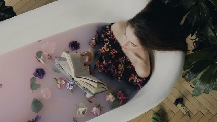 Pripravte si relaxačný kúpeľ s domácimi prostriedkami Tipy a recepty