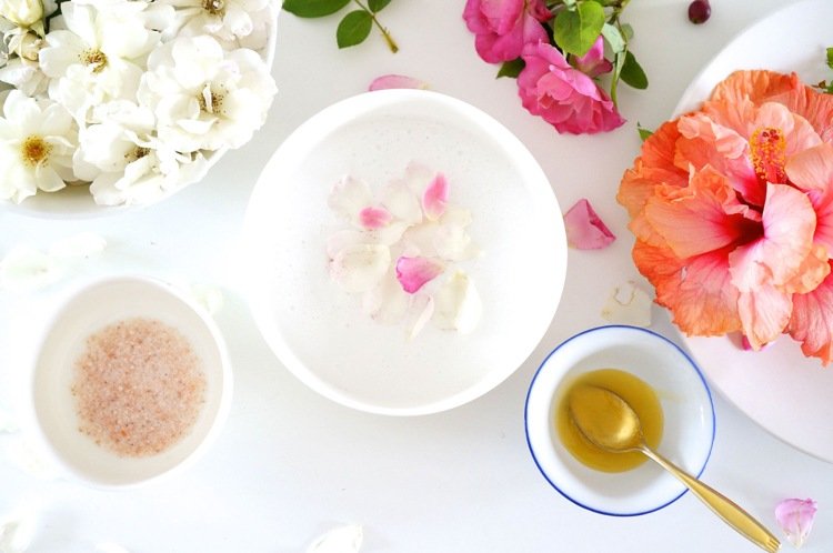 Vyrobte si vlastnú prísadu do kúpeľa s kokosovým olejom Recept na tekutú bombu do kúpeľa s medom