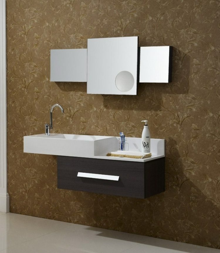 kúpeľňový nábytok malé kúpeľňové schody dizajn umývadlová konzola zrkadlová tapeta