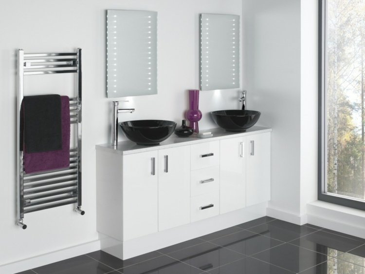 kúpeľňový nábytok do malých kúpeľní biela skrinka čierna umývadlová dlažba vysoký lesk