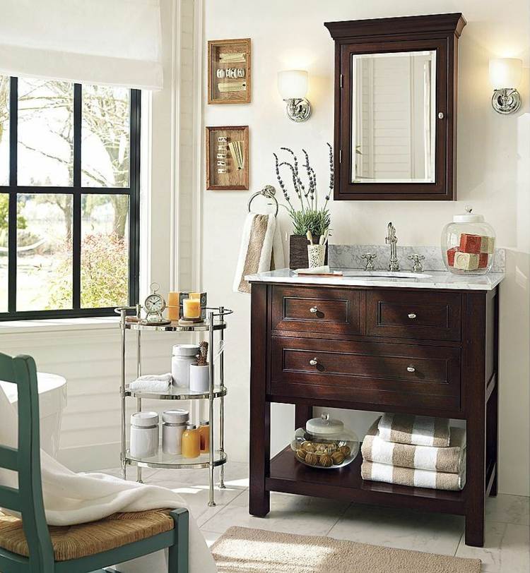 Kúpeľňový nábytok pre malé kúpeľne, tradičný štýl, tmavá polička na bočný stôl, kov