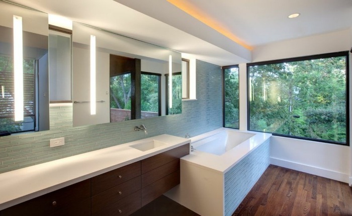 Jednoduchý dizajn zrkadla s LED svetlami vaňová konzola hnedé kúpeľňové zrkadlo parketové osvetlenie okien