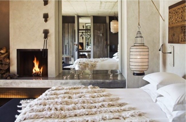 Residence spálňa-luxusné obliečky-zrkadlové nástenné závesné svetlá krb