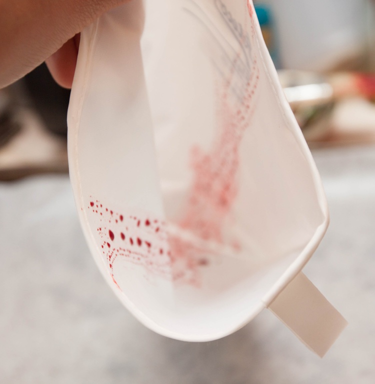 pusinky vyrábajú svoje vlastné čerešňové esencie na farbenie potravín