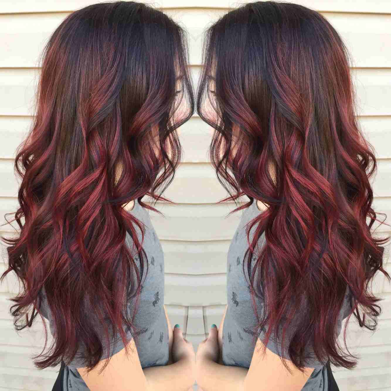 Balayage Červenohnedý trend vlasov Čerešňovo červená farba vlasov