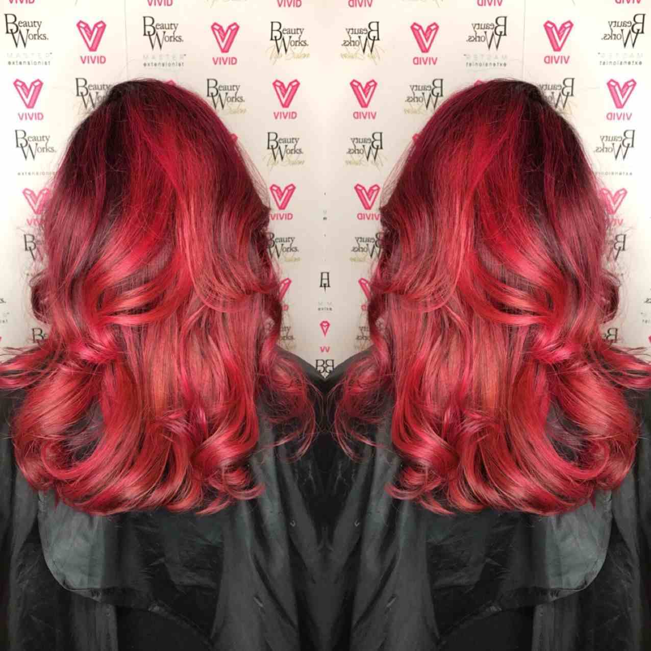 Žiarivo červená farba vlasov Trendy vlasov Ženy Balayage Red