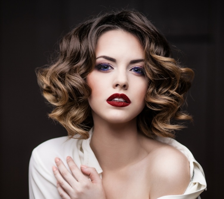 Balayage technika-stredne dlhé-tmavé-kučery vlasov